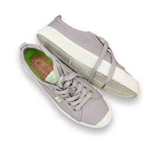 Cariuma sneakers